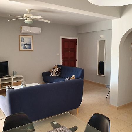 Sirena Sunrise, Apartment 4 Paphos Exterior photo