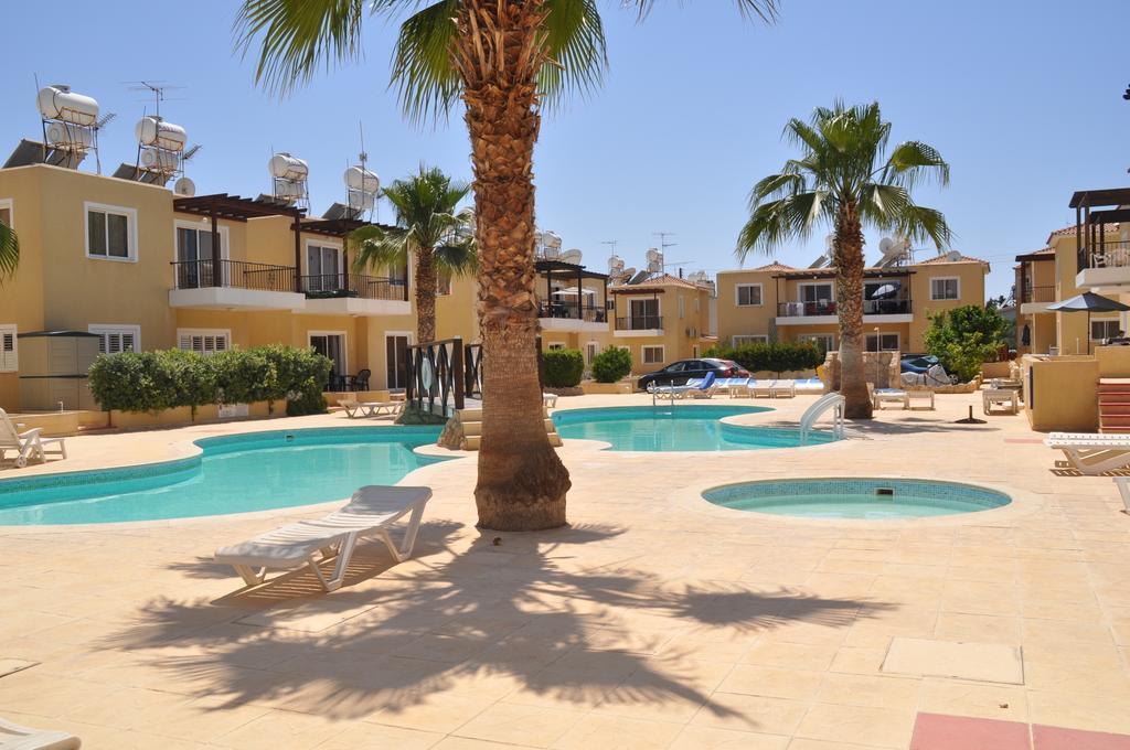 Sirena Sunrise, Apartment 4 Paphos Exterior photo