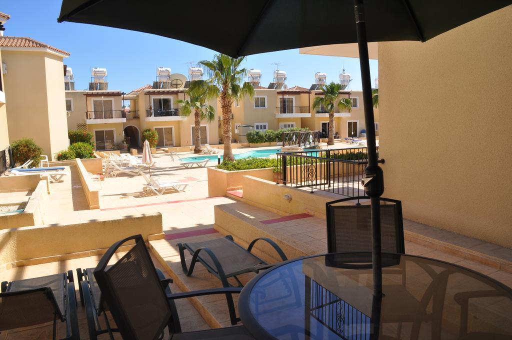 Sirena Sunrise, Apartment 4 Paphos Room photo
