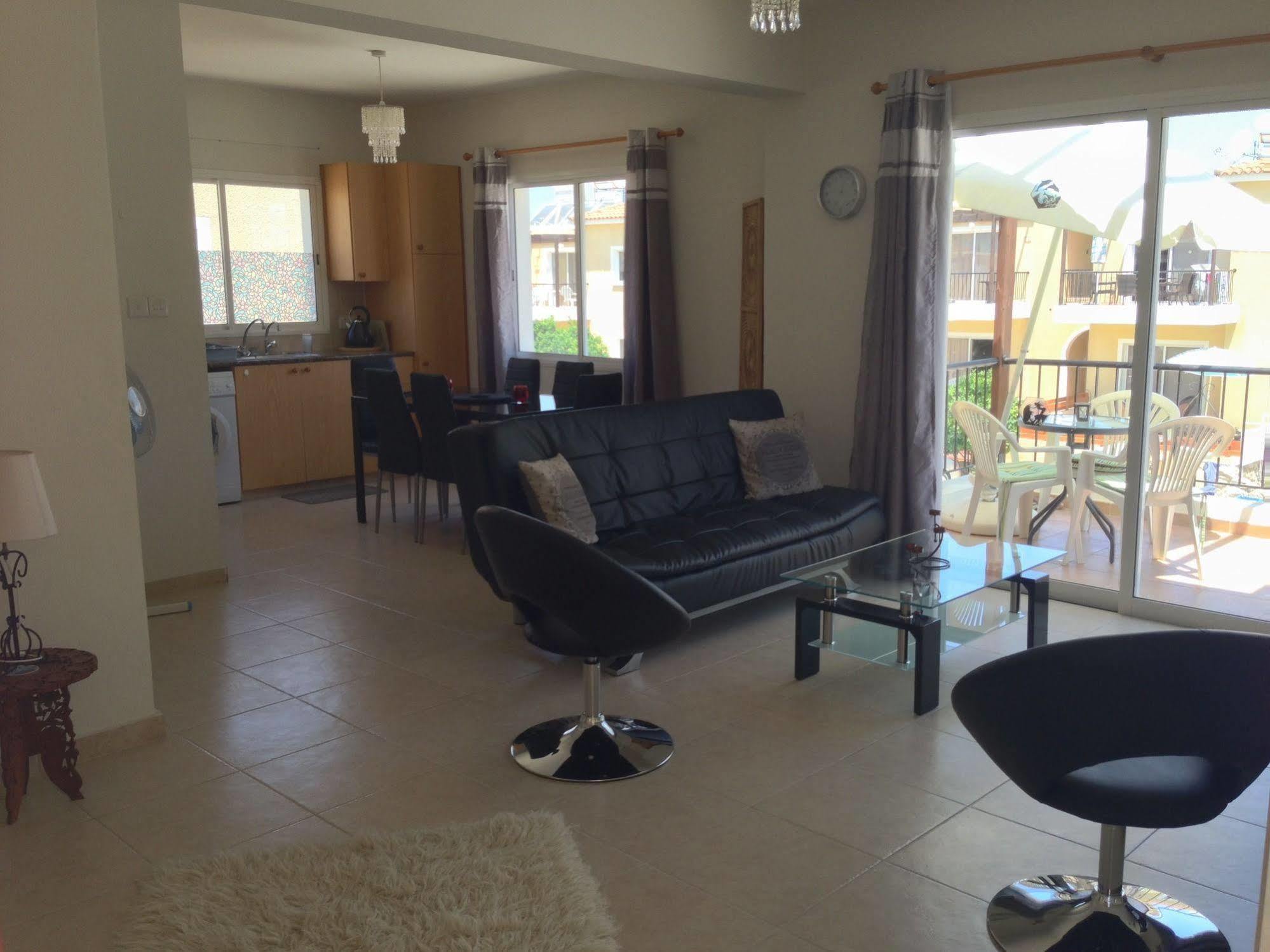 Sirena Sunrise, Apartment 4 Paphos Exterior photo