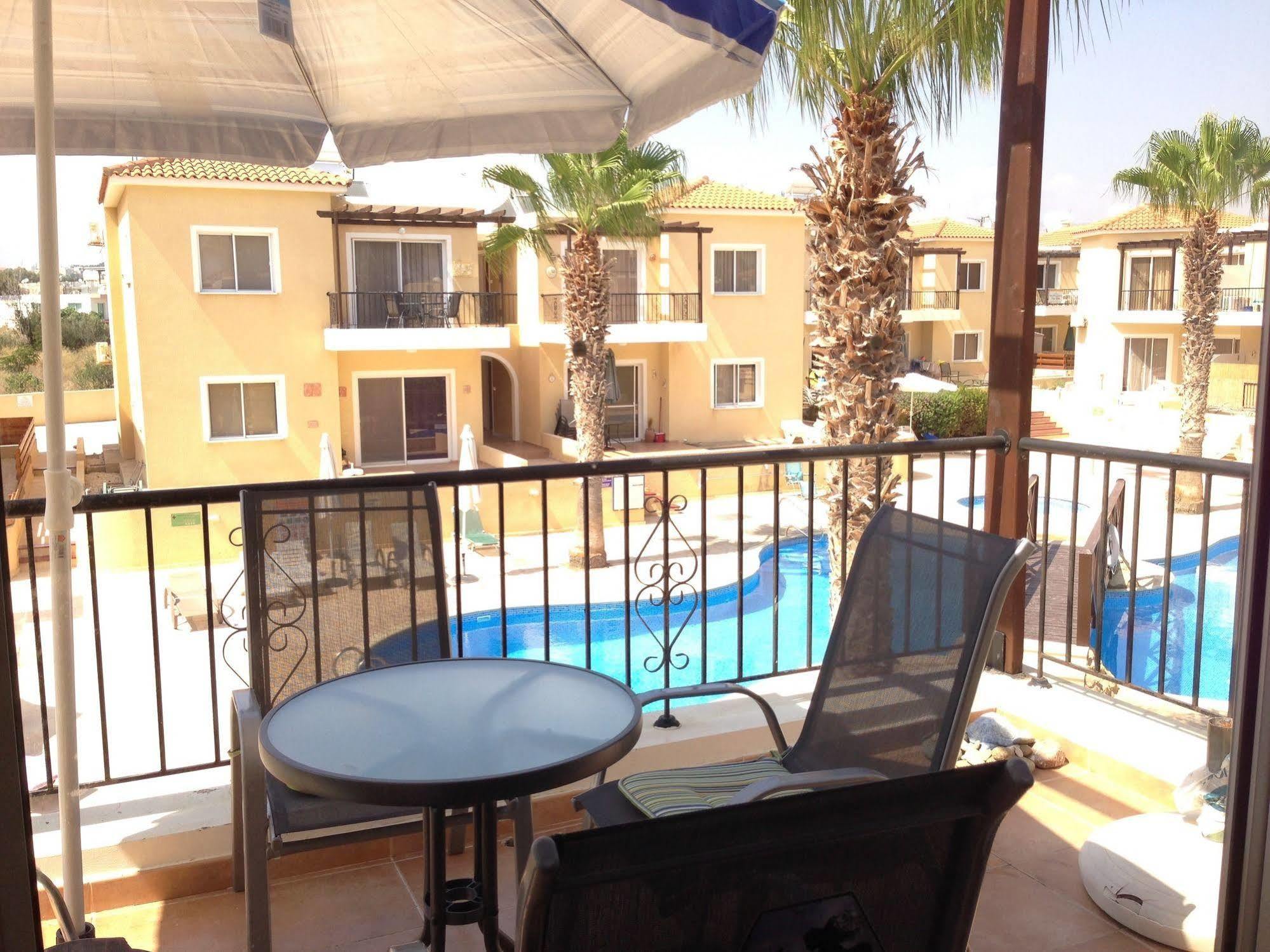 Sirena Sunrise, Apartment 4 Paphos Exterior photo