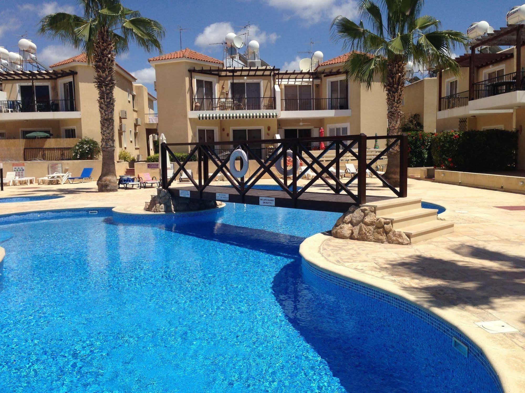 Sirena Sunrise, Apartment 4 Paphos Exterior photo