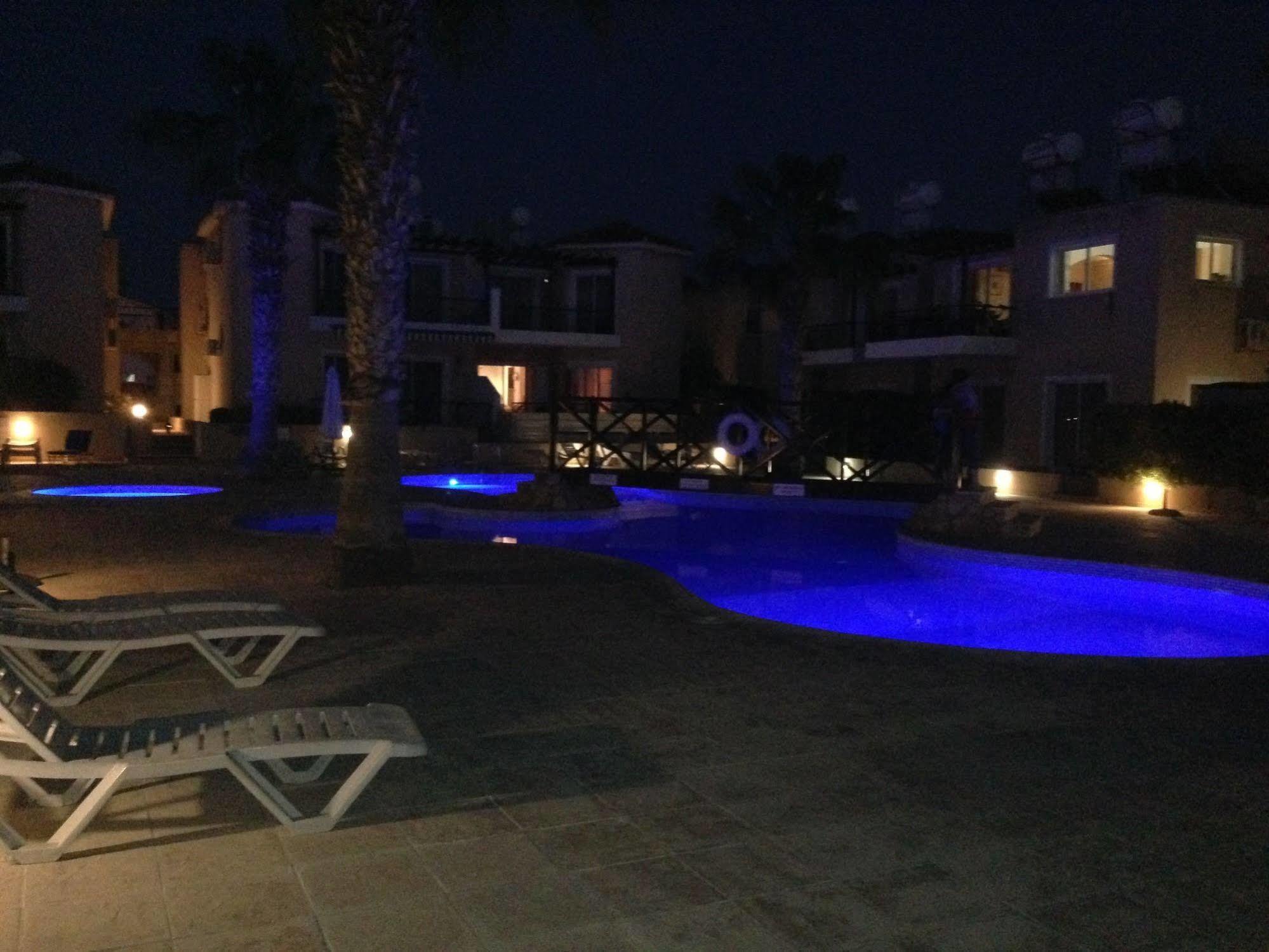Sirena Sunrise, Apartment 4 Paphos Exterior photo