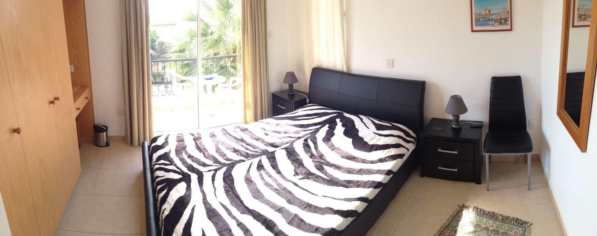 Sirena Sunrise, Apartment 4 Paphos Exterior photo